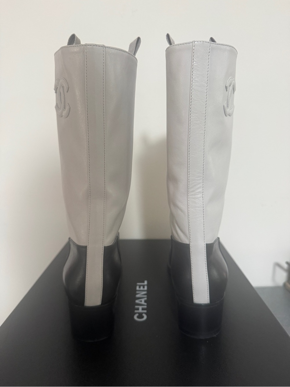 Chanel 21A CC Two-Tone Calfskin Boots
Size 38 | Gray/Black | Full Set - Picture 6 of 8